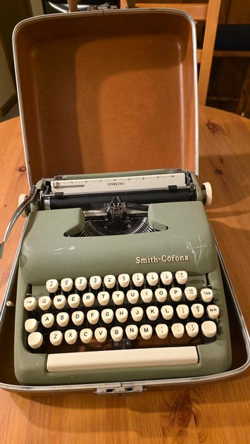 Photo from the Smith Corona Sterling (5 Series) gallery